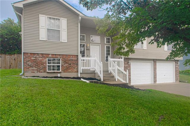 3207 Steel Wheel Drive, Harrisonville, MO 64701