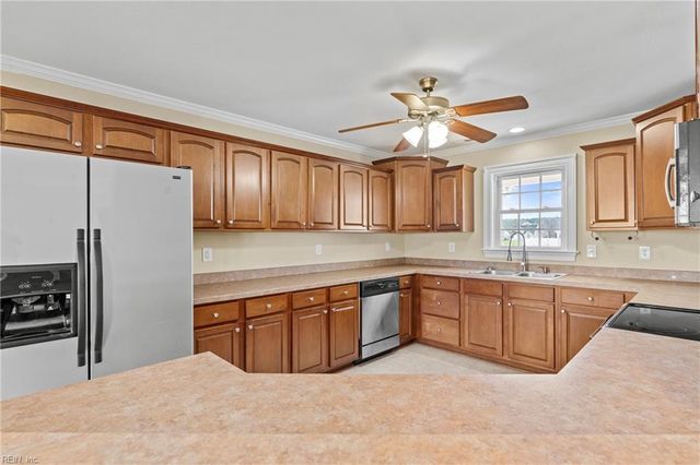 206 Grand View DR, Elizabeth City, NC 27909