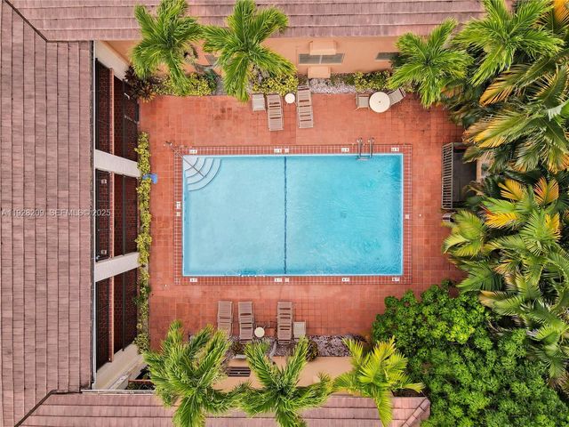 218 Santillane Ave 19, Coral Gables, FL 33134