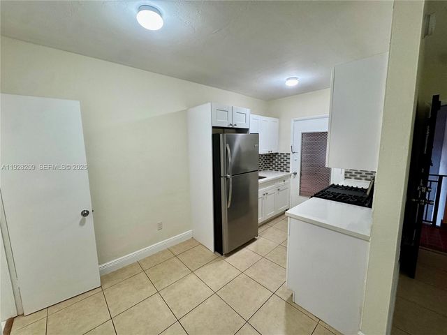 218 Santillane Ave 19, Coral Gables, FL 33134