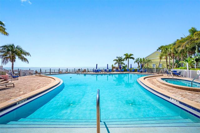 4784 BEACH DRIVE SE B, St Petersburg, FL 33705