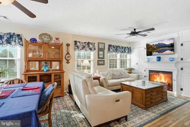 4 SNOWBELL CT, Barnegat, NJ 08005