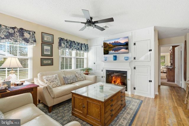 4 SNOWBELL CT, Barnegat, NJ 08005