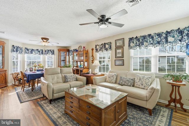 4 SNOWBELL CT, Barnegat, NJ 08005