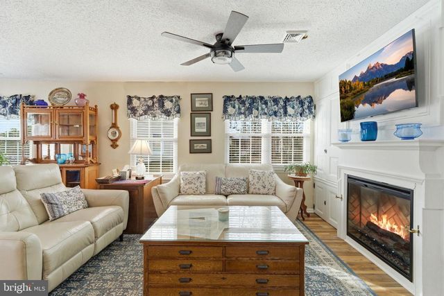 4 SNOWBELL CT, Barnegat, NJ 08005