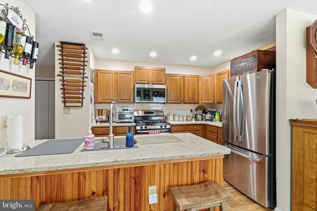 4 SNOWBELL CT, Barnegat, NJ 08005