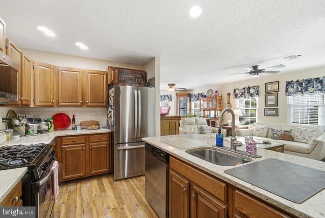 4 SNOWBELL CT, Barnegat, NJ 08005