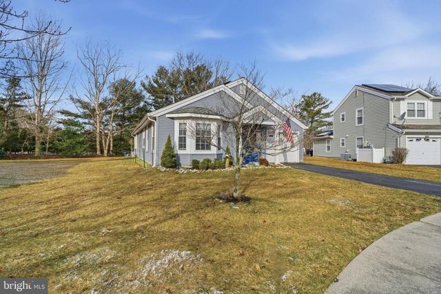4 SNOWBELL CT, Barnegat, NJ 08005