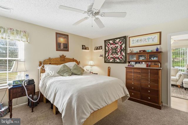 4 SNOWBELL CT, Barnegat, NJ 08005