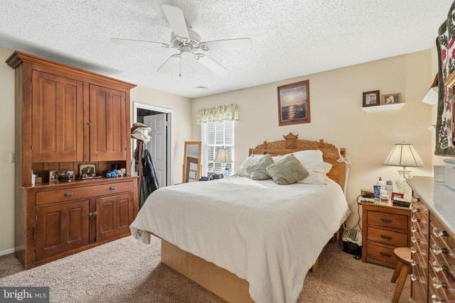 4 SNOWBELL CT, Barnegat, NJ 08005