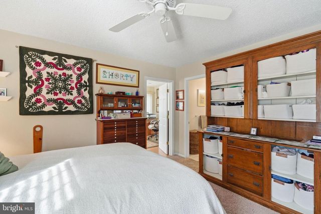 4 SNOWBELL CT, Barnegat, NJ 08005