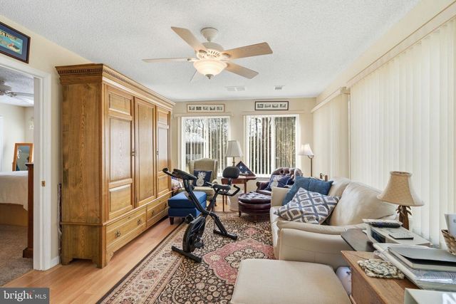 4 SNOWBELL CT, Barnegat, NJ 08005