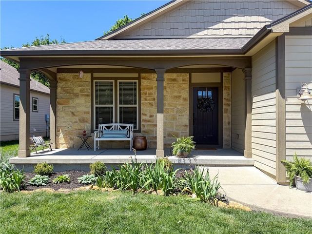 433 Seele Drive, Lawrence, KS 66049
