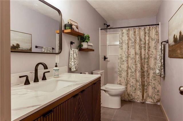 433 Seele Drive, Lawrence, KS 66049