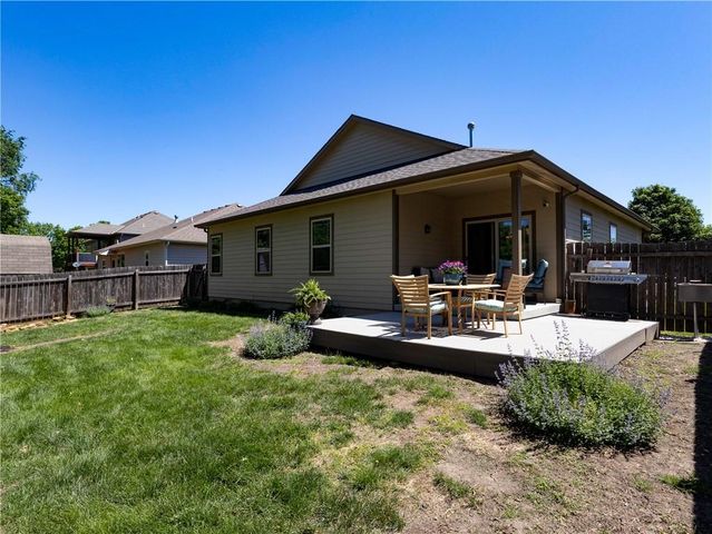 433 Seele Drive, Lawrence, KS 66049