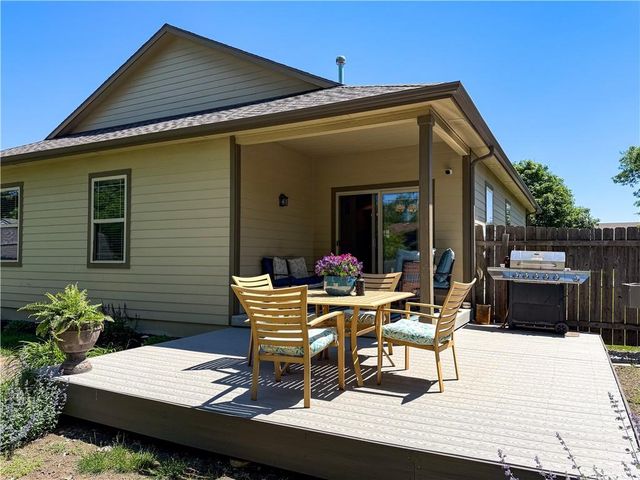 433 Seele Drive, Lawrence, KS 66049