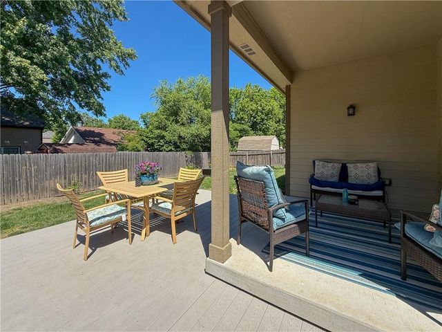 433 Seele Drive, Lawrence, KS 66049
