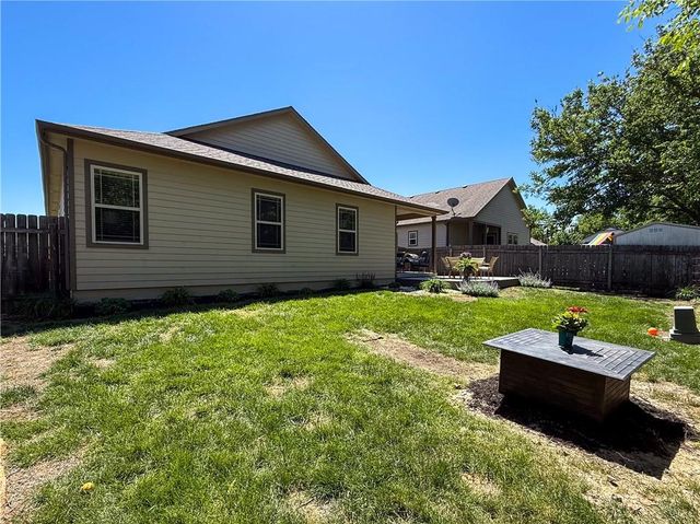 433 Seele Drive, Lawrence, KS 66049