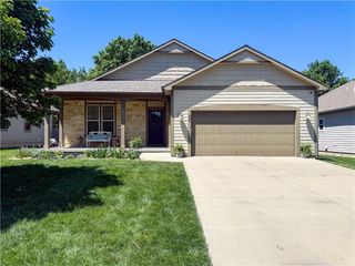 433 Seele Drive, Lawrence, KS 66049