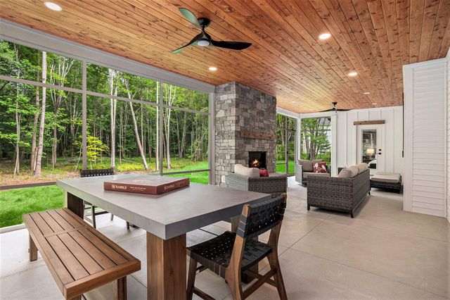 7027 Pebble Lane, Fennville, MI 49408