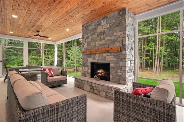 7027 Pebble Lane, Fennville, MI 49408