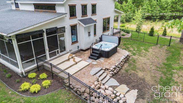7027 Pebble Lane, Fennville, MI 49408