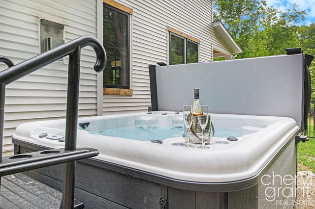7027 Pebble Lane, Fennville, MI 49408