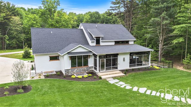 7027 Pebble Lane, Fennville, MI 49408