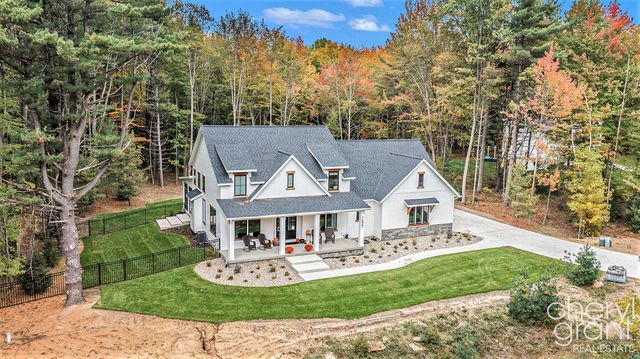 7027 Pebble Lane, Fennville, MI 49408