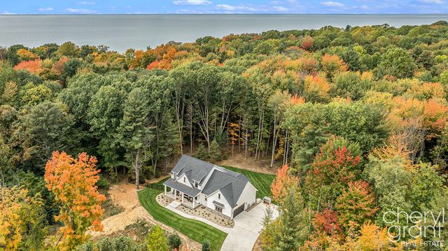 7027 Pebble Lane, Fennville, MI 49408