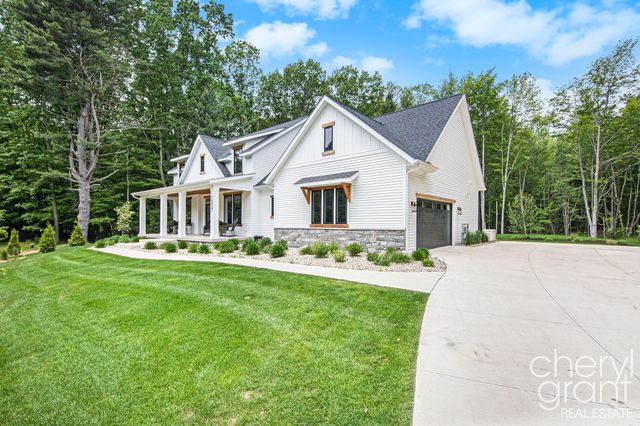 7027 Pebble Lane, Fennville, MI 49408