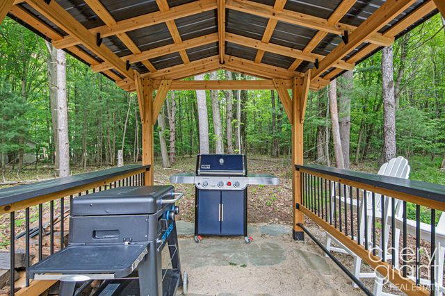 7027 Pebble Lane, Fennville, MI 49408