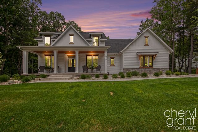 7027 Pebble Lane, Fennville, MI 49408