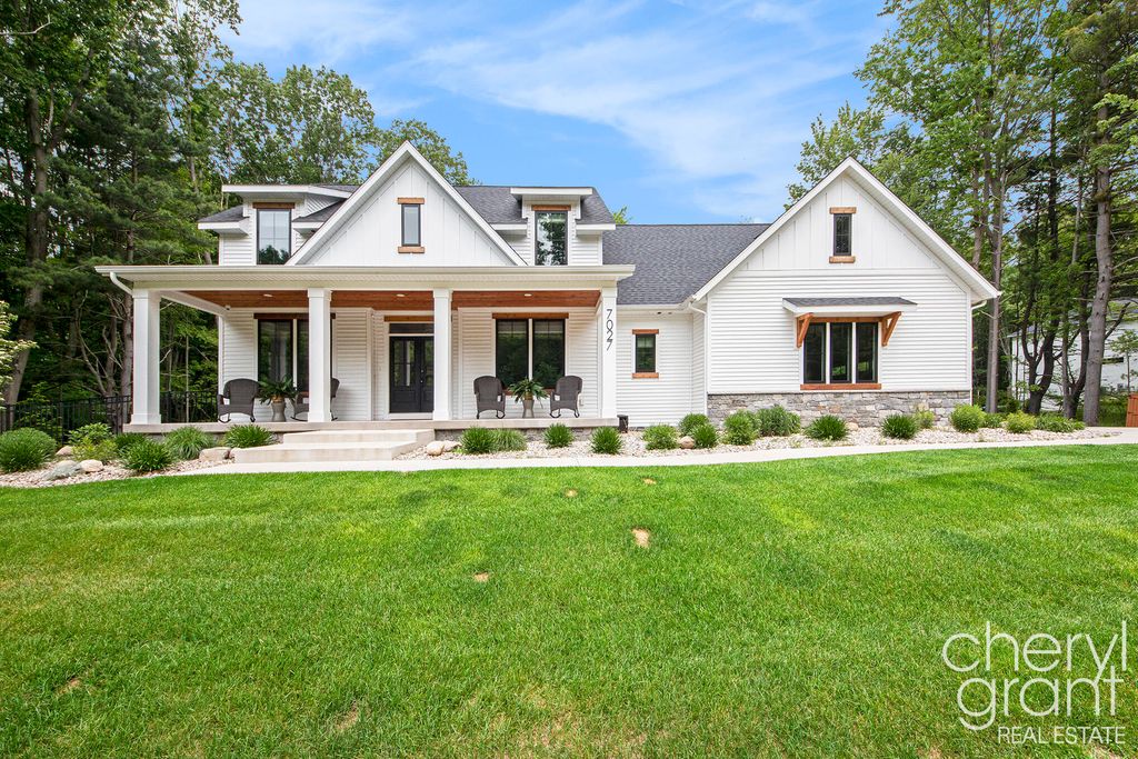 7027 Pebble Lane, Fennville, MI 49408
