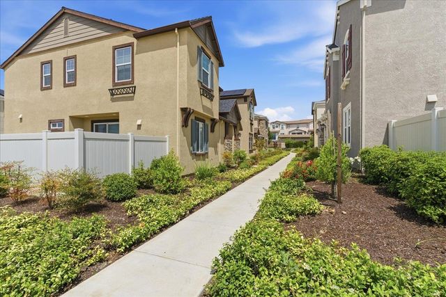 2032 Brave Hawk Loop, Roseville, CA 95747