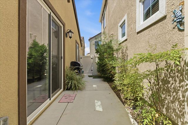2032 Brave Hawk Loop, Roseville, CA 95747