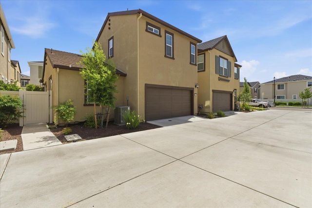 2032 Brave Hawk Loop, Roseville, CA 95747