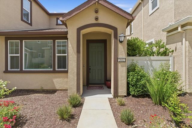 2032 Brave Hawk Loop, Roseville, CA 95747