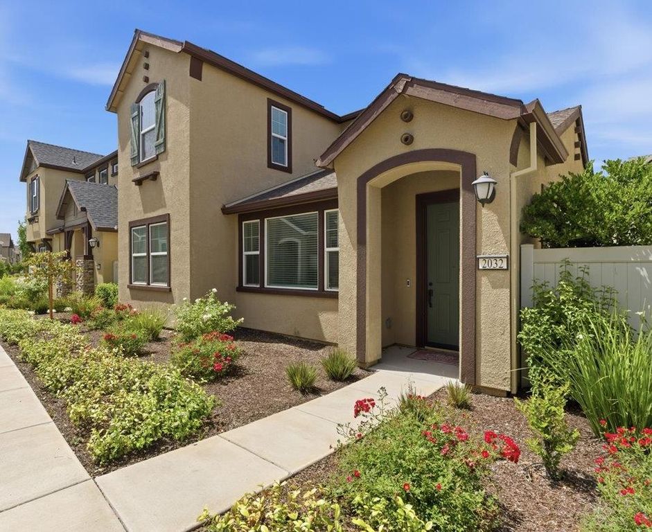 2032 Brave Hawk Loop, Roseville, CA 95747