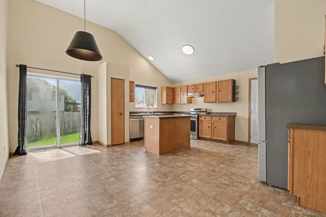 2220 White Eagle Drive, Plainfield, IL 60586