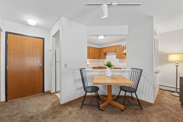 8037 Xerxes Avenue S 135, Bloomington, MN 55431