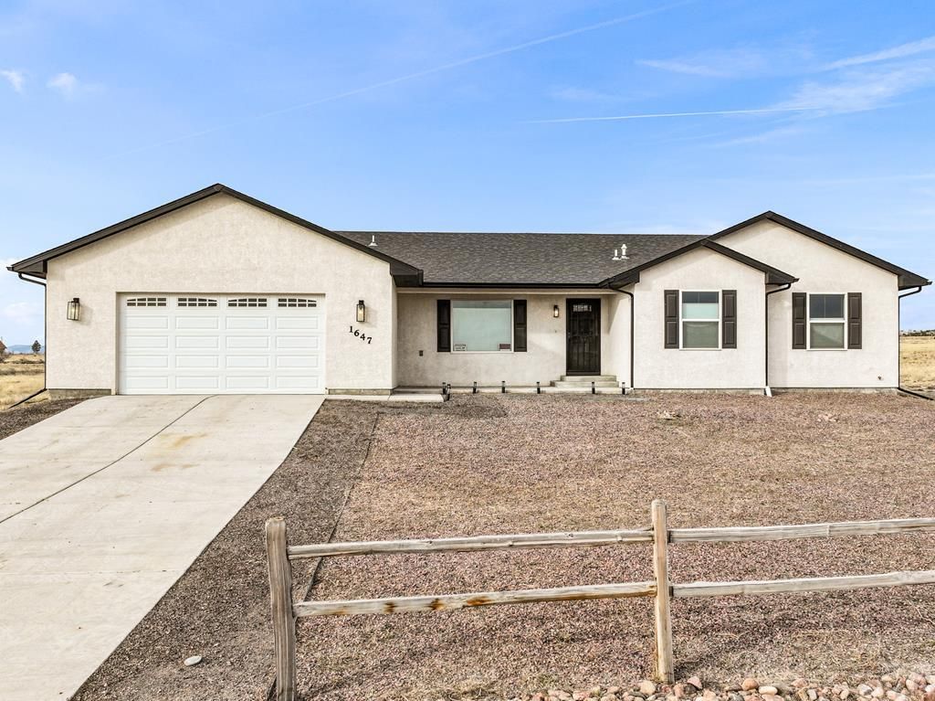 1647 N Calle Rosa Dr, Pueblo West, CO 81007