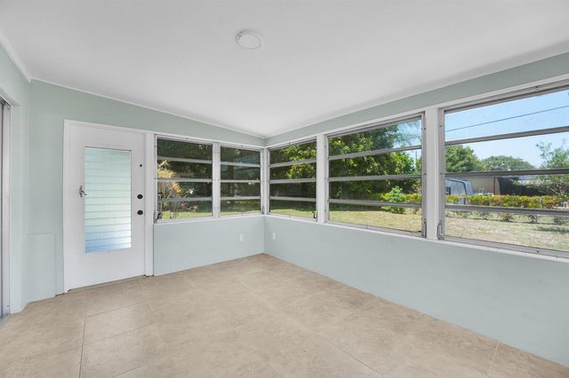 302 W Arbor Avenue, Port St. Lucie, FL 34952