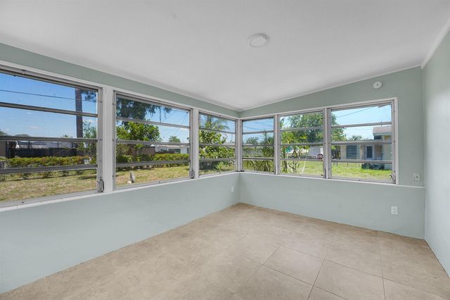 302 W Arbor Avenue, Port St. Lucie, FL 34952