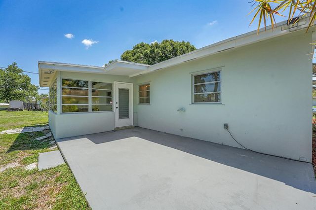 302 W Arbor Avenue, Port St. Lucie, FL 34952