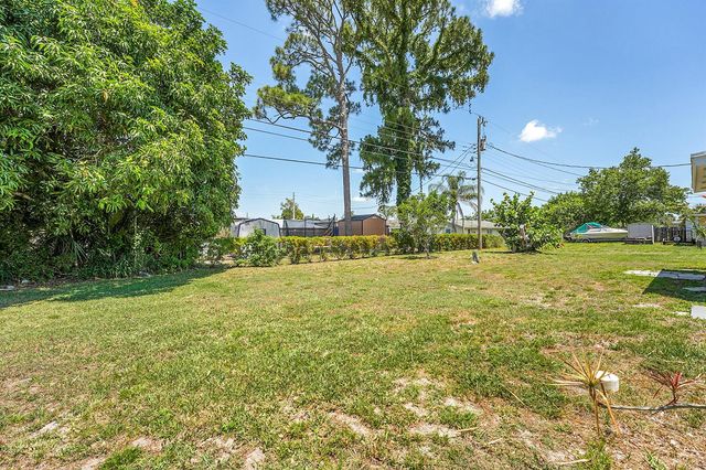 302 W Arbor Avenue, Port St. Lucie, FL 34952