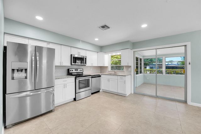 302 W Arbor Avenue, Port St. Lucie, FL 34952