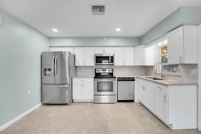 302 W Arbor Avenue, Port St. Lucie, FL 34952