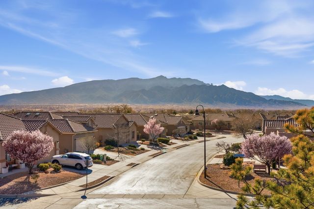 800 Desert Marigold Court, Bernalillo, NM 87004