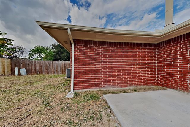 2318 Friarwood Trail, Houston, TX 77339